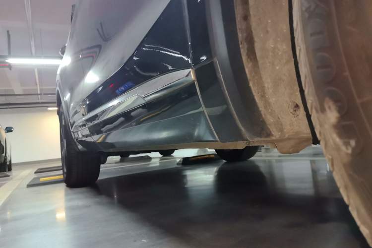 Used Geely Auto Monjaro L 2021 2.0TD DCT EVO Two-Wheel Drive Prestige Version Right Side Sill