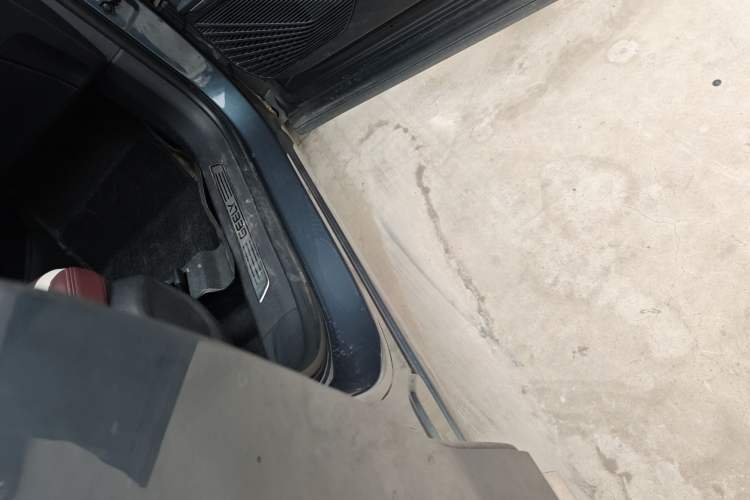 Used Geely Auto Monjaro L 2021 2.0TD DCT EVO Two-Wheel Drive Prestige Version Right Side Sill