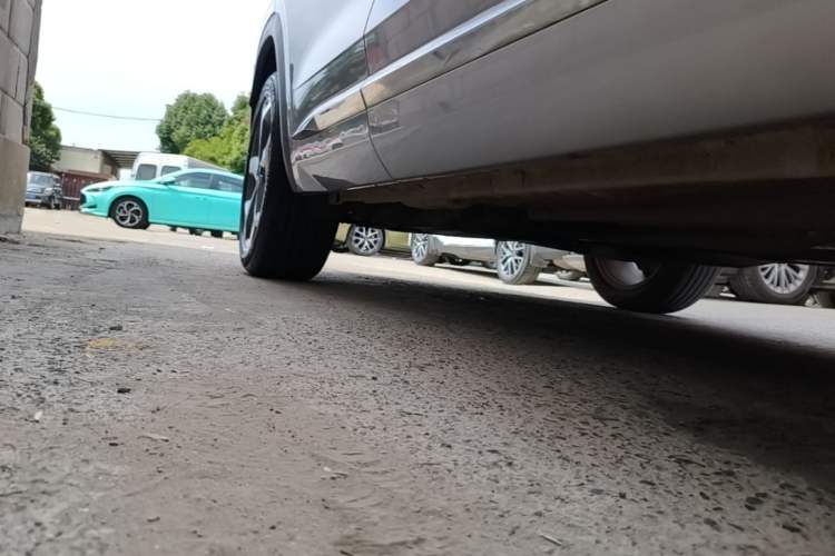 Used Geely Auto Monjaro L 2021 2.0TD DCT EVO Two-Wheel Drive Prestige Version Right Side Sill
