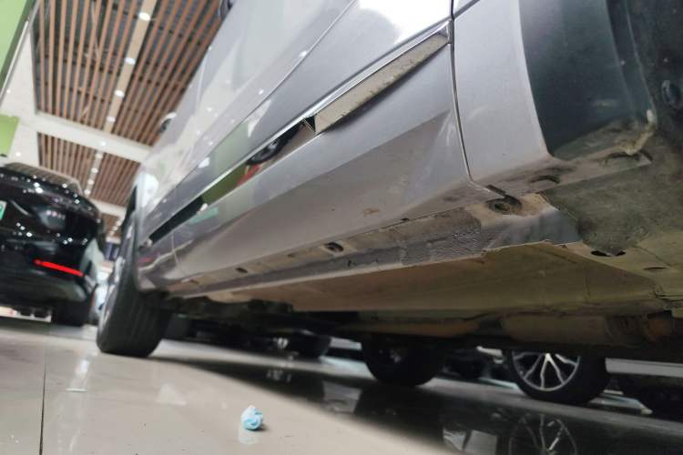 Used Geely Auto Monjaro L 2021 2.0TD DCT EVO Two-Wheel Drive Prestige Version Right Side Sill