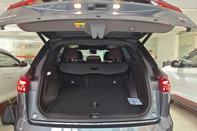 Used Geely Auto Monjaro L 2021 2.0TD High-Power Automatic All-Wheel Drive Luxury Version Trunk