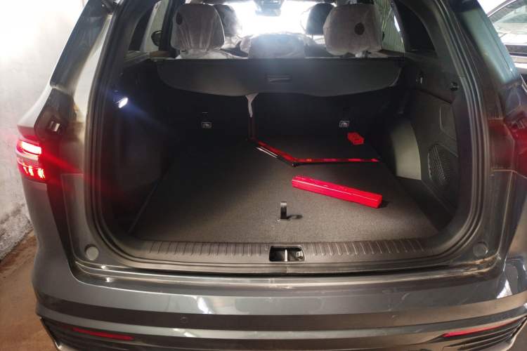 Used Geely Auto Monjaro L 2021 2.0TD High-Power Automatic All-Wheel-Drive Flagship Version Trunk