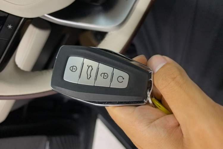 Used Geely Auto Monjaro L 2021 2.0TD DCT EVO Two-Wheel Drive Smart Luxury Version Vehicle Key