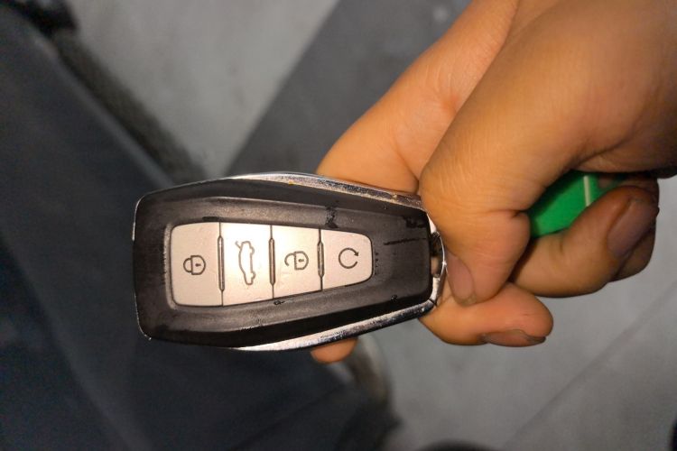 Used Geely Auto Monjaro L 2021 2.0TD DCT EVO Two-Wheel Drive Smart Luxury Version Vehicle Key