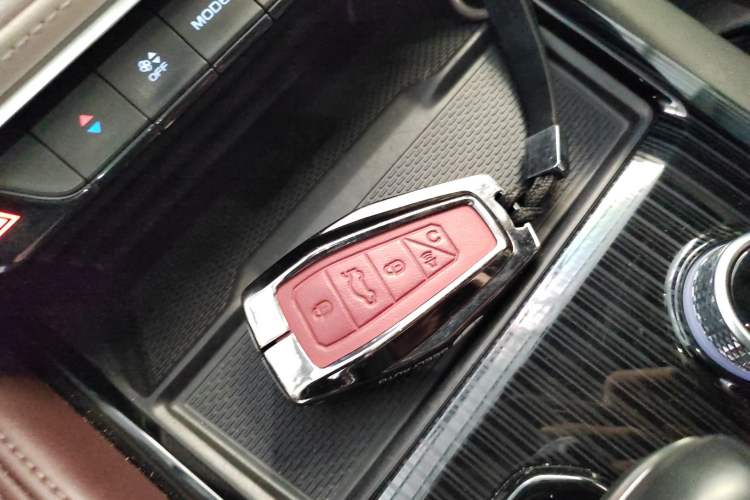 Used Geely Auto Monjaro L 2021 2.0TD DCT EVO Two-Wheel Drive Smart Luxury Version Vehicle Key