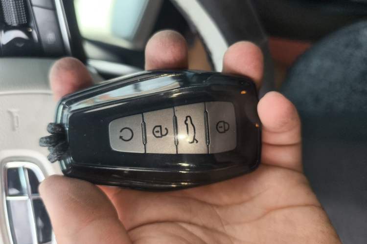 Used Geely Auto Monjaro L 2021 2.0TD DCT EVO Two-Wheel Drive Smart Luxury Version Vehicle Key