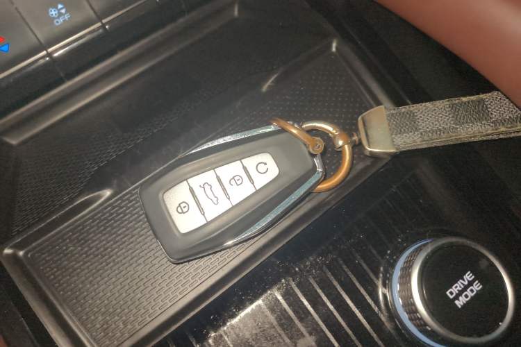 Used Geely Auto Monjaro L 2021 2.0TD DCT EVO Two-Wheel Drive Smart Luxury Version Vehicle Key