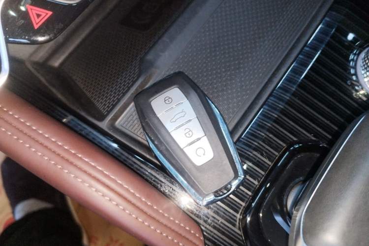 Used Geely Auto Monjaro L 2021 2.0TD DCT EVO Two-Wheel Drive Smart Luxury Version Vehicle Key