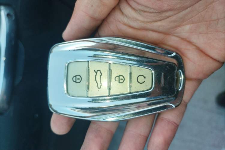 Used Geely Auto Monjaro L 2021 2.0TD DCT EVO Two-Wheel Drive Smart Luxury Version Vehicle Key