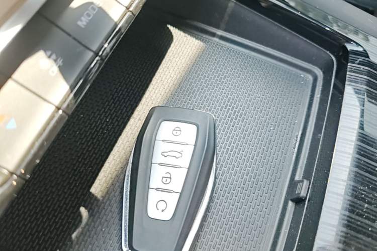 Used Geely Auto Monjaro L 2021 2.0TD DCT EVO Two-Wheel Drive Prestige Version Vehicle Key