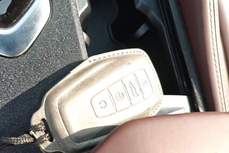 Used Geely Auto Monjaro L 2021 2.0TD DCT EVO Two-Wheel Drive Smart Luxury Version Vehicle Key