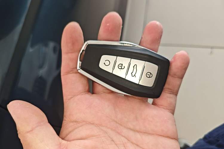 Used Geely Auto Monjaro L 2021 2.0TD DCT EVO Two-Wheel Drive Smart Luxury Version Vehicle Key