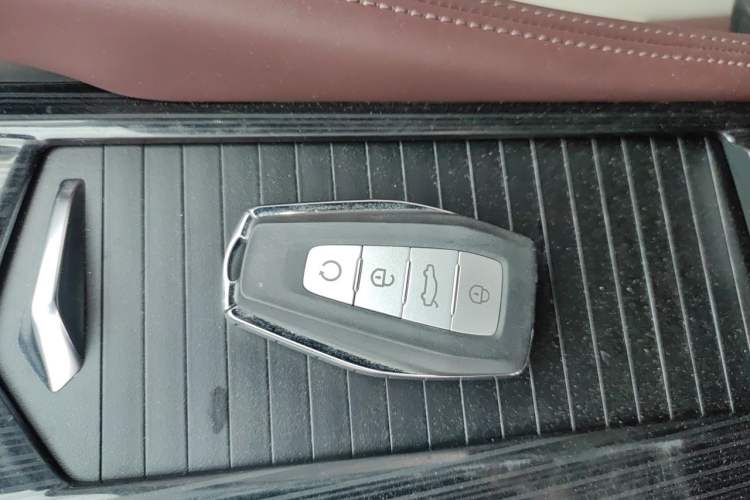 Used Geely Auto Monjaro L 2021 2.0TD DCT EVO Two-Wheel Drive Smart Luxury Version Vehicle Key