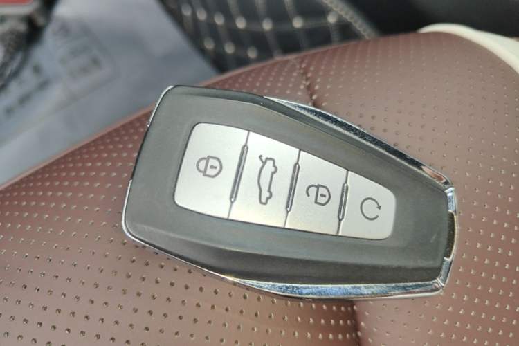 Used Geely Auto Monjaro L 2021 2.0TD DCT EVO Two-Wheel Drive Smart Luxury Version Vehicle Key