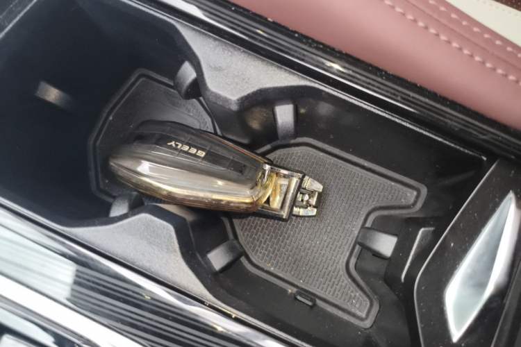 Used Geely Auto Monjaro L 2021 2.0TD DCT EVO Two-Wheel Drive Smart Luxury Version Vehicle Key