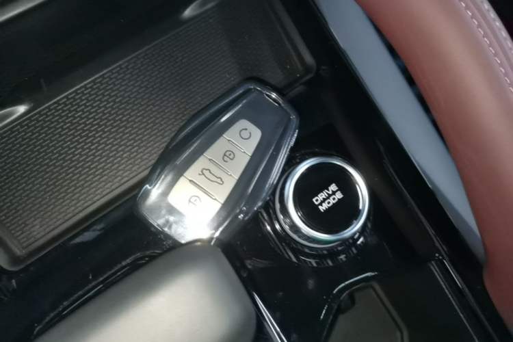 Used Geely Auto Monjaro L 2021 2.0TD DCT EVO Two-Wheel Drive Smart Luxury Version Vehicle Key