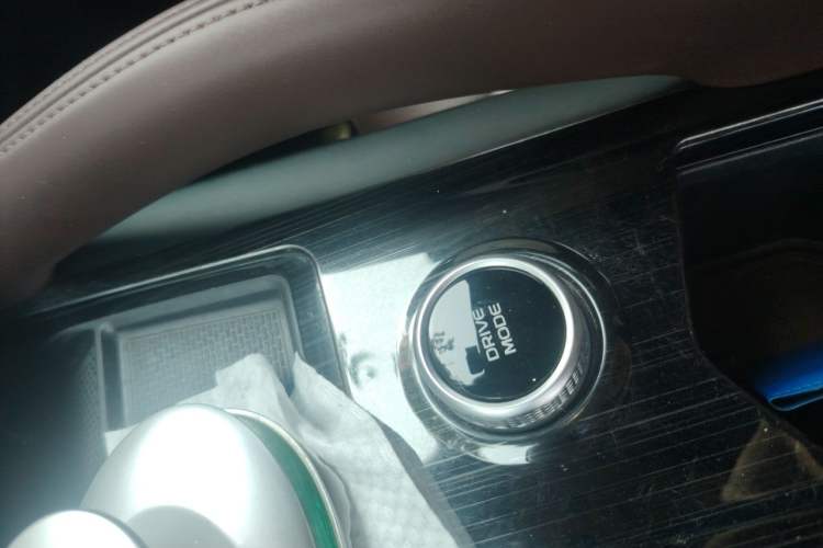 Used Geely Auto Monjaro L 2021 2.0TD DCT EVO Two-Wheel Drive Smart Luxury Version Vehicle Key