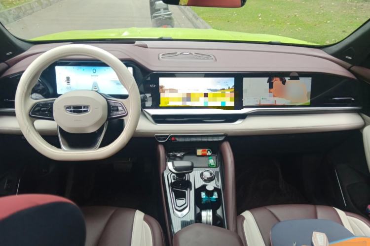 Used Geely Auto Monjaro L 2021 2.0TD High-Power Automatic All-Wheel-Drive Flagship Version Center Console