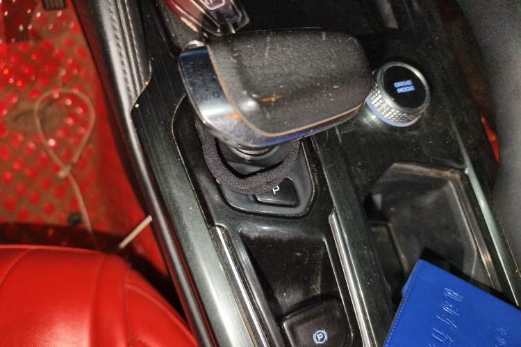 Used Geely Auto Monjaro L 2021 2.0TD DCT EVO Two-Wheel Drive Prestige Version Gear Lever