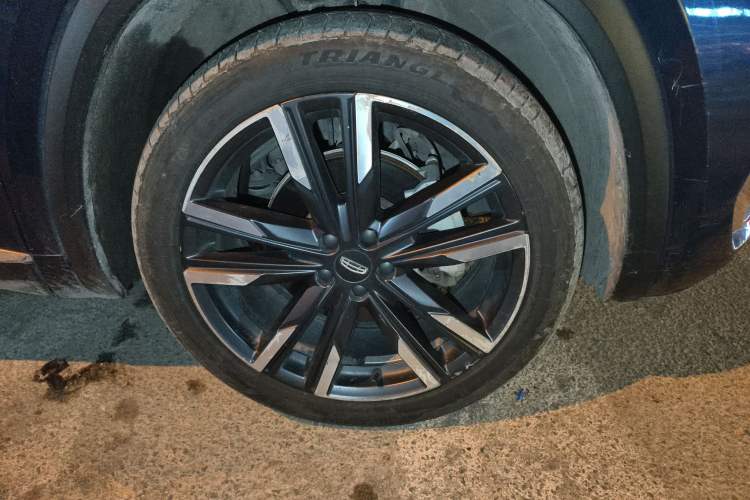 Used Geely Auto Monjaro L 2021 2.0TD DCT EVO Two-Wheel Drive Prestige Version Right Front Wheel Hub