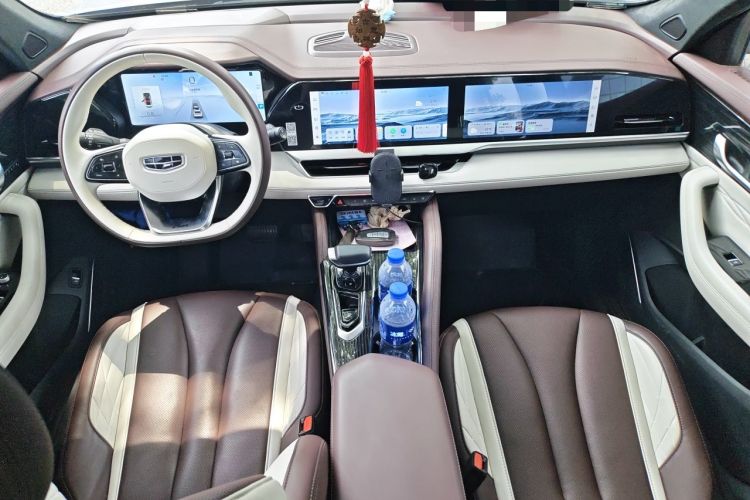 Used Geely Auto Monjaro L 2021 2.0TD DCT EVO Two-Wheel Drive Prestige Version Center Console