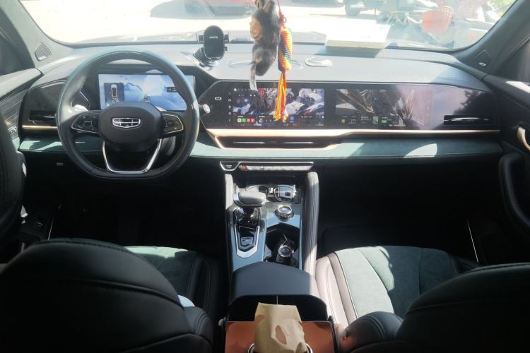 Used Geely Auto Monjaro L 2021 2.0TD DCT EVO Two-Wheel Drive Smart Luxury Version Center Console