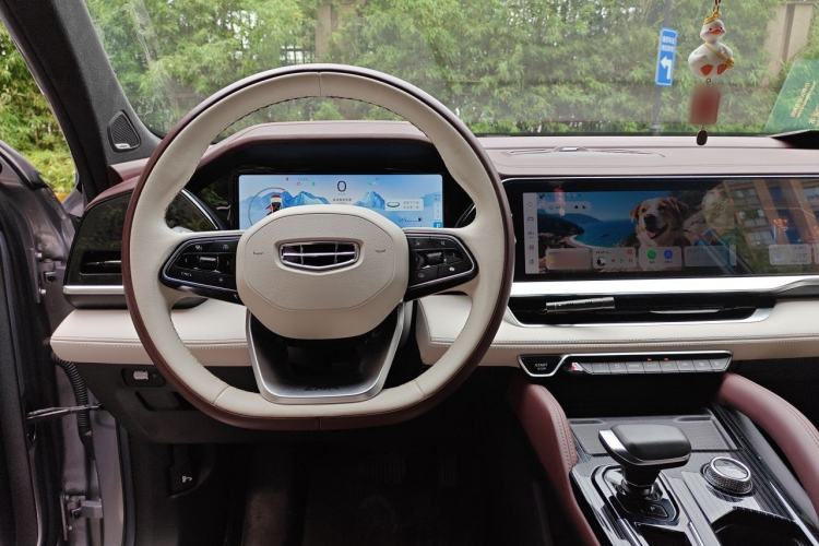 Used Geely Auto Monjaro L 2021 2.0TD DCT EVO Two-Wheel Drive Smart Luxury Version Center Console
