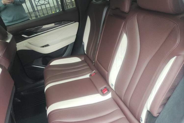 Used Geely Auto Monjaro L 2021 2.0TD High-Power Automatic All-Wheel-Drive Flagship Version Left Rear Seat