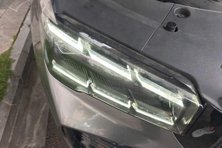 Used Geely Auto Monjaro L 2021 2.0TD DCT EVO Two-Wheel Drive Prestige Version Right Front Headlight