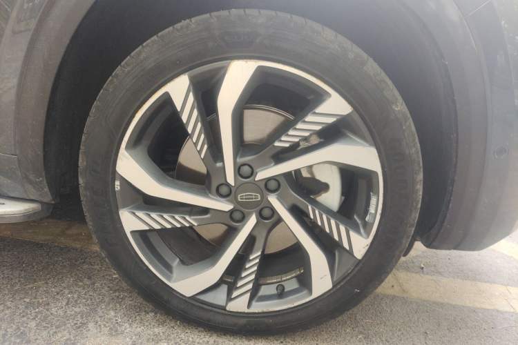 Used Geely Auto Monjaro L 2021 2.0TD High-Power Automatic All-Wheel-Drive Flagship Version Right Front Wheel Hub