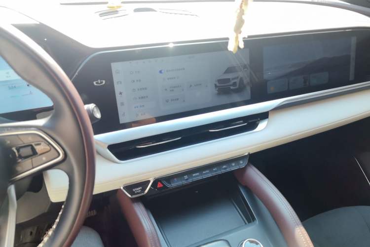 Used Geely Auto Monjaro L 2021 2.0TD DCT EVO Two-Wheel Drive Prestige Version Audio And AC Panel