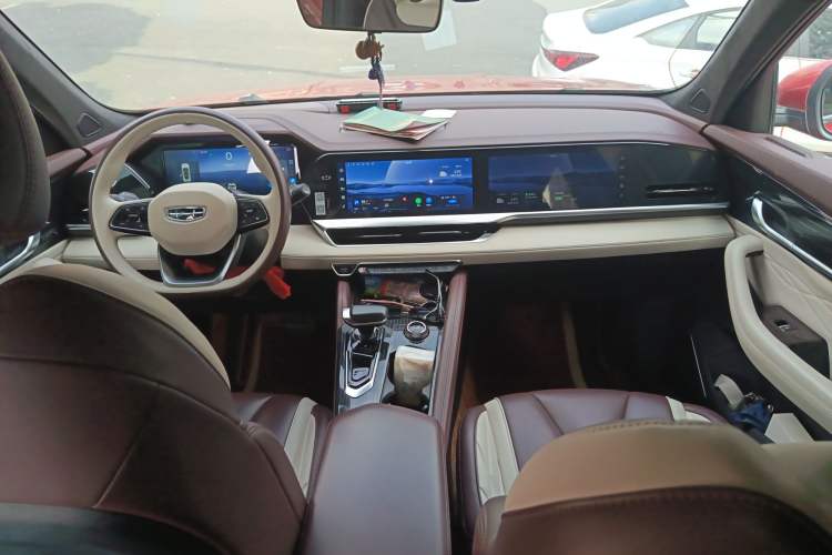 Used Geely Auto Monjaro L 2021 2.0TD DCT EVO Two-Wheel Drive Prestige Version Center Console