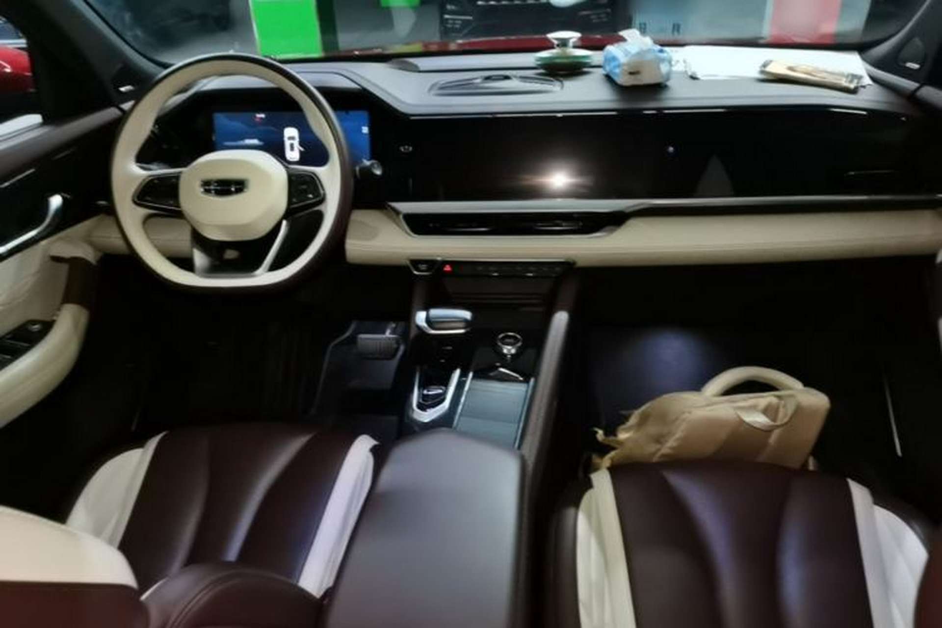 Used Geely Auto Monjaro L 2021 2.0TD DCT EVO Two-Wheel-Drive Flagship Version Center Console