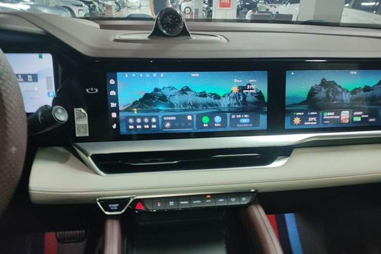 Used Geely Auto Monjaro L 2021 2.0TD DCT EVO Two-Wheel Drive Prestige Version Audio And AC Panel