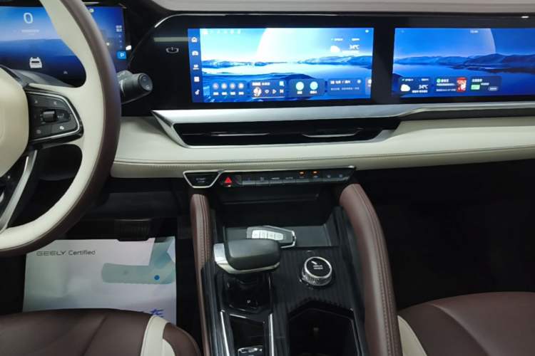 Used Geely Auto Monjaro L 2021 2.0TD DCT EVO Two-Wheel Drive Prestige Version Audio And AC Panel