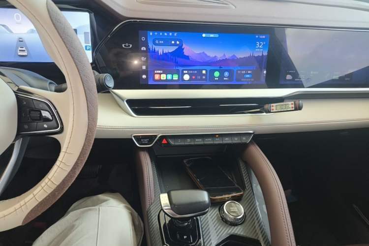 Used Geely Auto Monjaro L 2021 2.0TD DCT EVO Two-Wheel Drive Prestige Version Audio And AC Panel