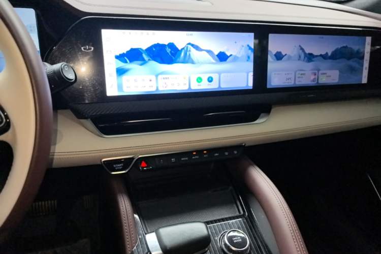 Used Geely Auto Monjaro L 2021 2.0TD DCT EVO Two-Wheel Drive Smart Luxury Version Audio And AC Panel