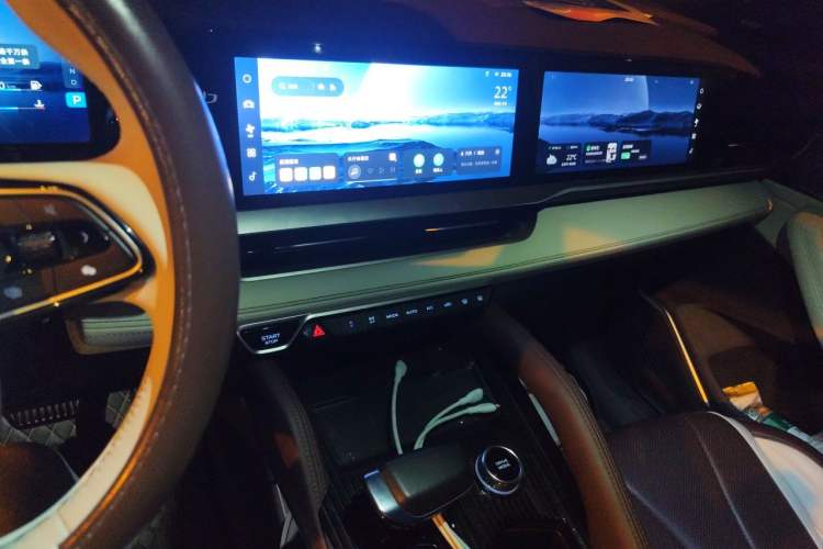 Used Geely Auto Monjaro L 2021 2.0TD DCT EVO Two-Wheel Drive Smart Luxury Version Audio And AC Panel