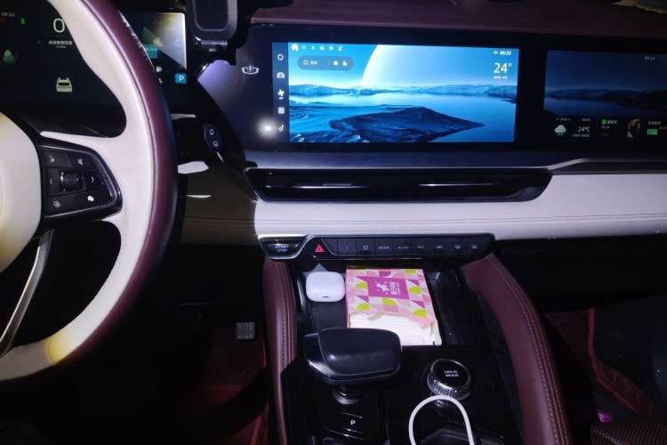 Used Geely Auto Monjaro L 2021 2.0TD DCT EVO Two-Wheel Drive Prestige Version Audio And AC Panel