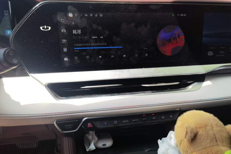 Used Geely Auto Monjaro L 2021 2.0TD DCT EVO Two-Wheel Drive Smart Luxury Version Audio And AC Panel