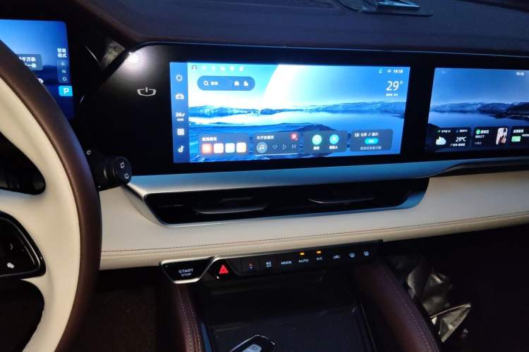 Used Geely Auto Monjaro L 2021 2.0TD DCT EVO Two-Wheel Drive Smart Luxury Version Audio And AC Panel