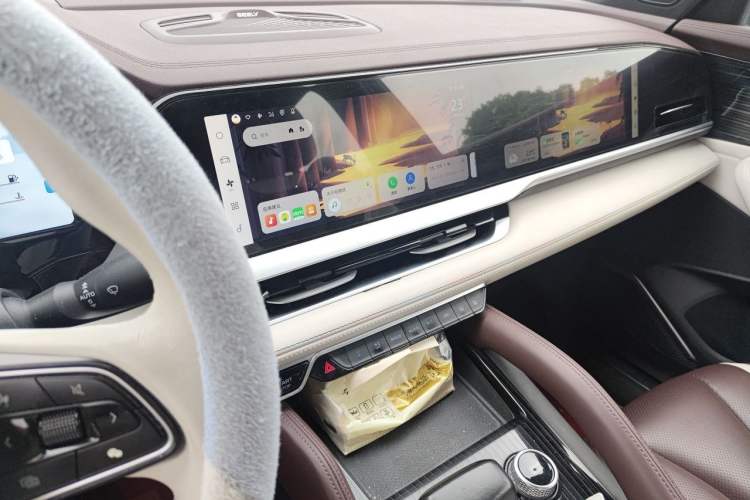 Used Geely Auto Monjaro L 2021 2.0TD DCT EVO Two-Wheel Drive Prestige Version Audio And AC Panel