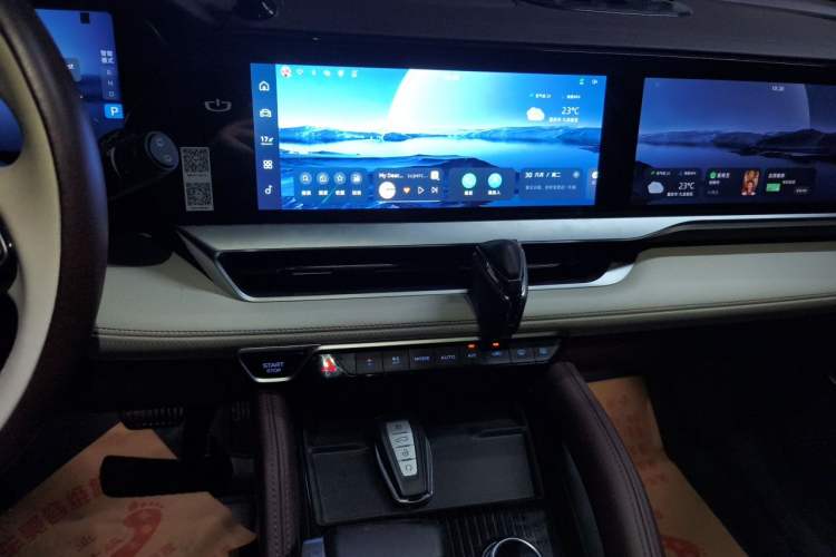 Used Geely Auto Monjaro L 2021 2.0TD DCT EVO Two-Wheel Drive Smart Luxury Version Audio And AC Panel