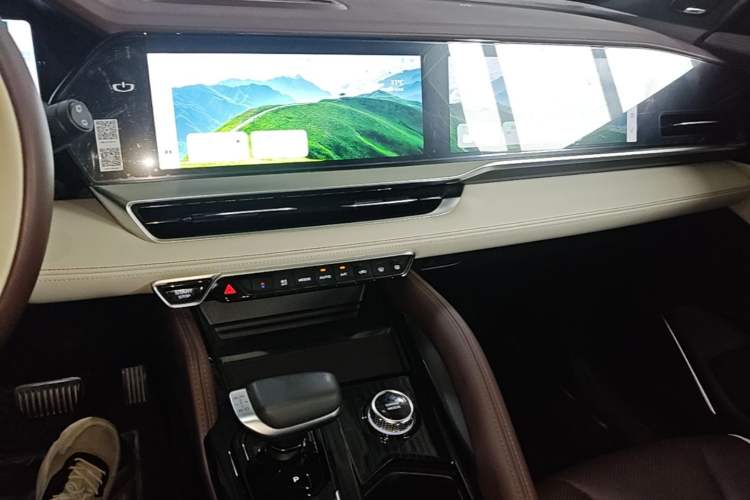 Used Geely Auto Monjaro L 2021 2.0TD DCT EVO Two-Wheel Drive Smart Luxury Version Audio And AC Panel