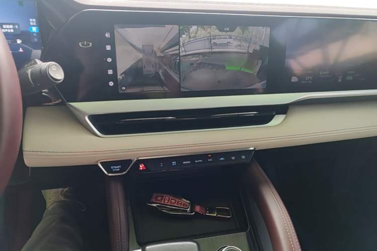 Used Geely Auto Monjaro L 2021 2.0TD DCT EVO Two-Wheel Drive Prestige Version Audio And AC Panel