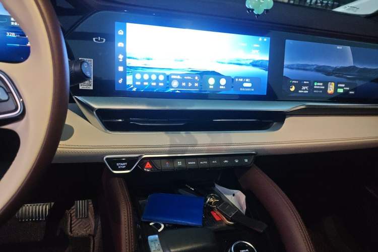 Used Geely Auto Monjaro L 2021 2.0TD High-Power Automatic All-Wheel Drive Luxury Version Audio And AC Panel