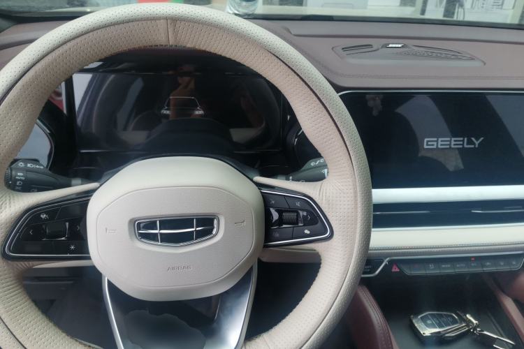 Used Geely Auto Monjaro L 2021 2.0TD High-Power Automatic All-Wheel Drive Luxury Version Center Console