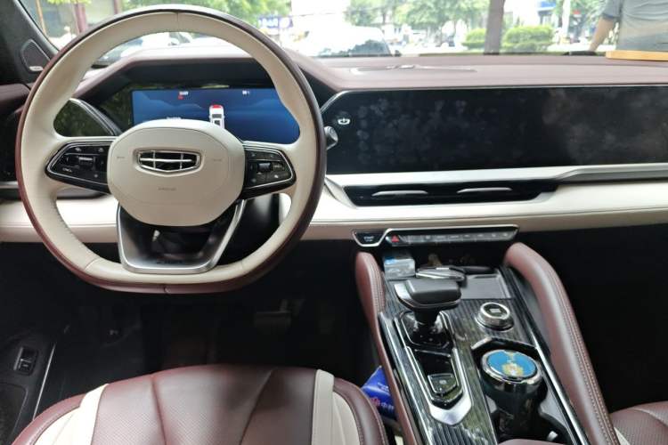Used Geely Auto Monjaro L 2021 2.0TD High-Power Automatic All-Wheel-Drive Flagship Version Center Console