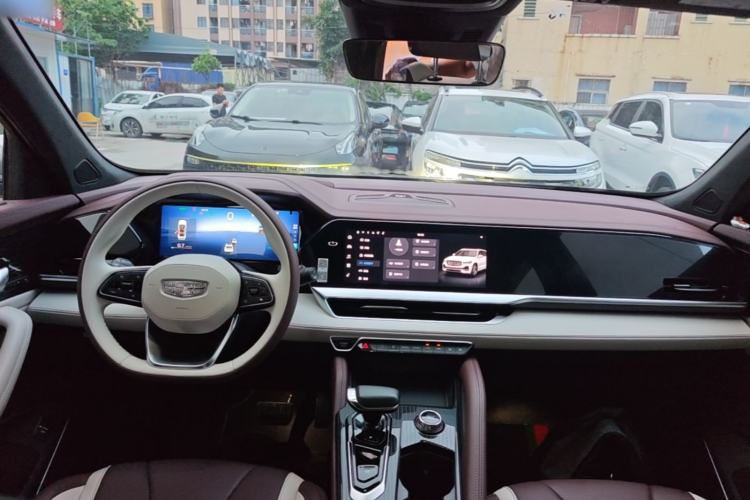 Used Geely Auto Monjaro L 2021 2.0TD DCT EVO Two-Wheel Drive Prestige Version Center Console