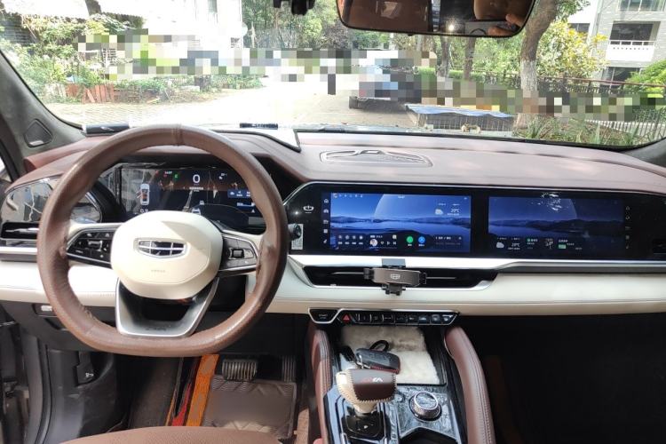 Used Geely Auto Monjaro L 2021 2.0TD High-Power Automatic All-Wheel Drive Luxury Version Center Console